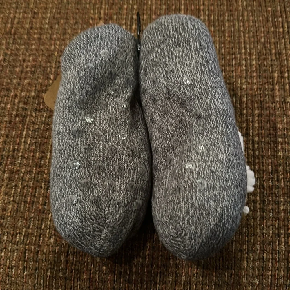 Northeast Outfitters youth Cozy Cabin Shark Aloe Infused Slipper Socks